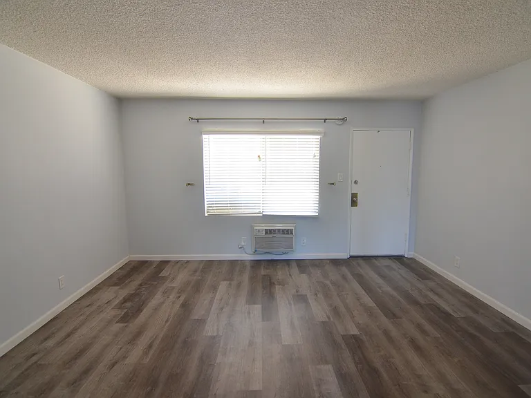 6919 Sepulveda — Photo 16