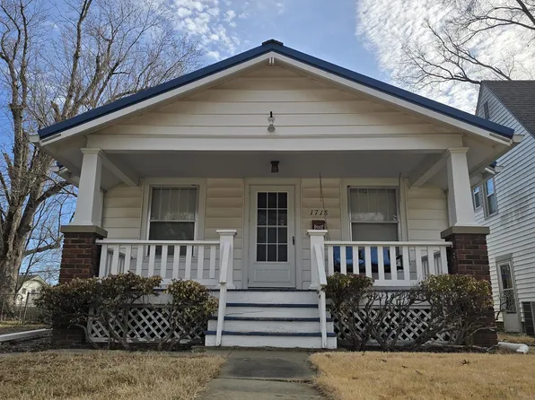 1718 SW Randolph Ave, Topeka, KS 66604
