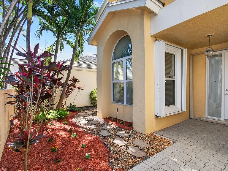 7848 Travlers Tree Dr — Photo 2