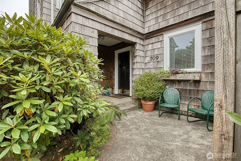 2nd image of 709 N "N" Street