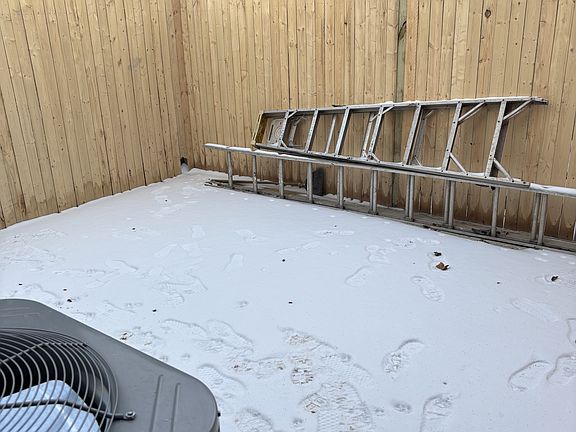 2nd image of 1018 W Schiller St #1