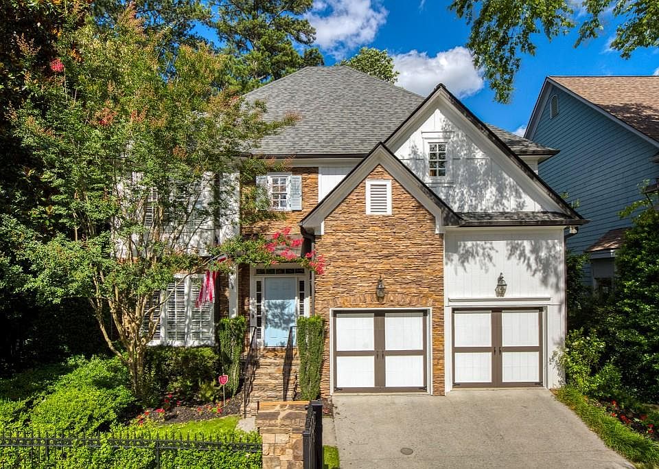 1st image of 2635 Brookline Cir NE