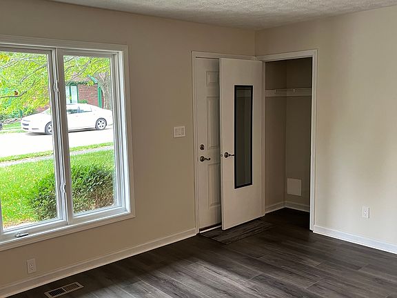 5th image of 16 Woodacre Dr