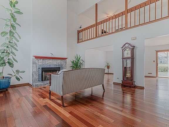3rd image of 458 N Colony Dr