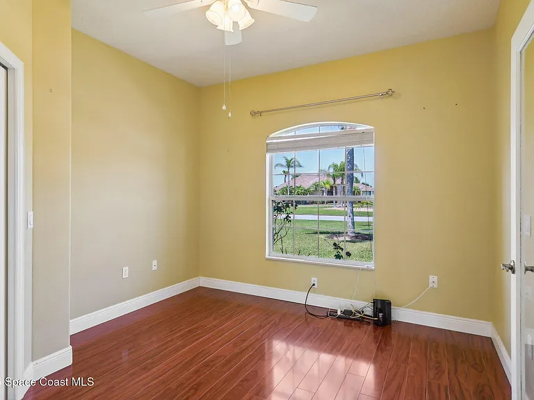 929 Hialeah St — Photo 33