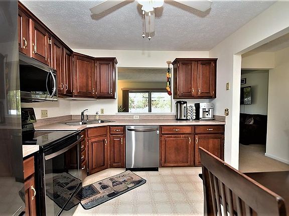 5th image of 13415 Larchmere Blvd #304