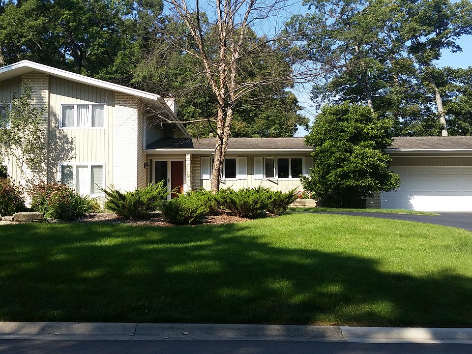 1st image of 2 Kensington Dr