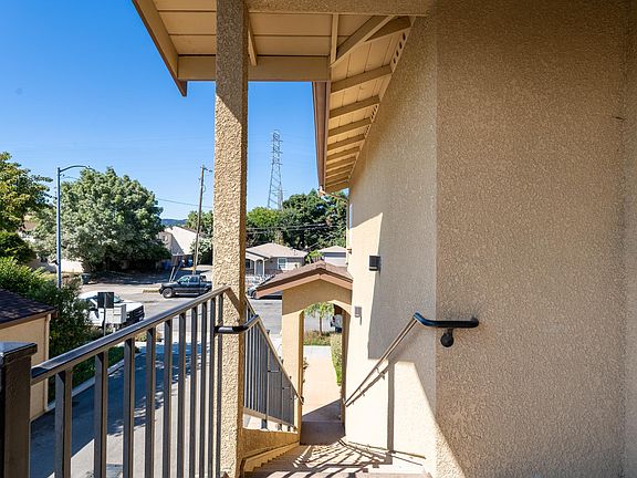 4th image of 16860 Barnell Ave Unit 3