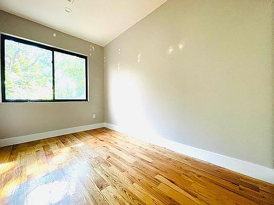 5th image of 834 Herkimer St #2F