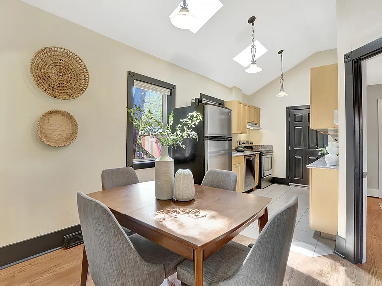 457 Fox St — Photo 14