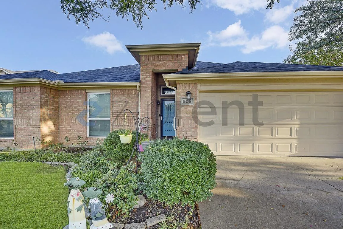 4 bed, 1784 sqft, $2,600 — Photo 3