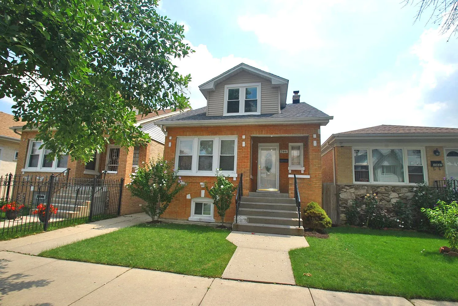 2441 N Rutherford Ave photo 1