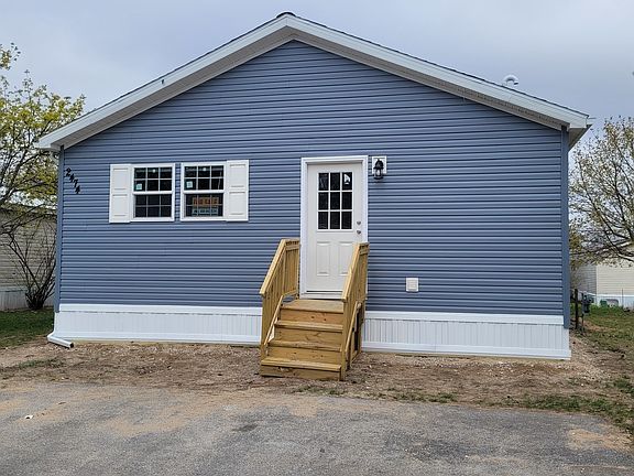 2nd image of 1585 Ray Blvd #582
