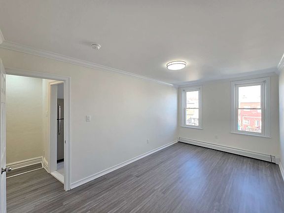 4th image of 2051 Coyle St Floor 2