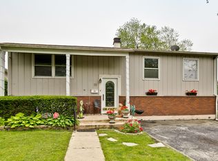 111 Sunrise Dr, Wheeling, IL 60090