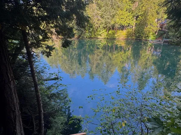 9031 Nisqually Way NE, Bainbridge Island, WA 98110