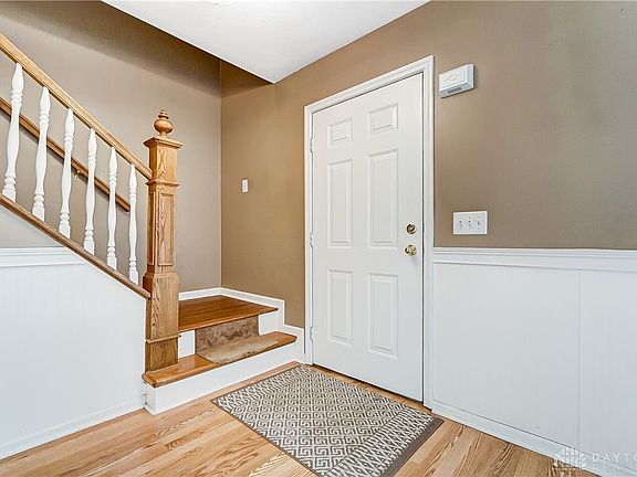 3rd image of 221 Clearbrook Dr
