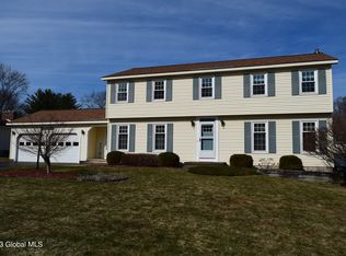 21 Valleywood Dr, Glenville, NY 12302