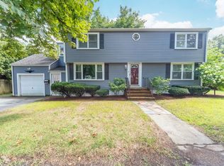 6 Oak Ridge Rd, Stoneham, MA 02180