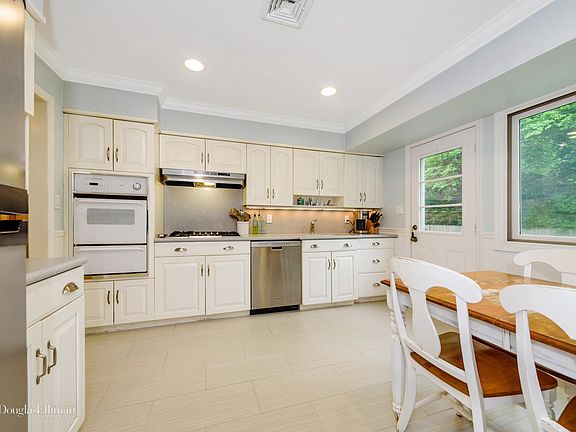 5th image of 20 Dunford St