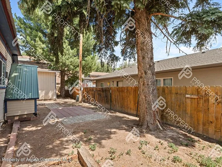 440 Whiteriver Ave — Photo 22