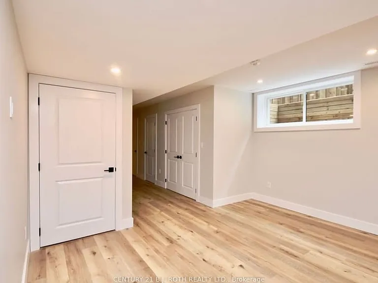 4 Centre St — Photo 10
