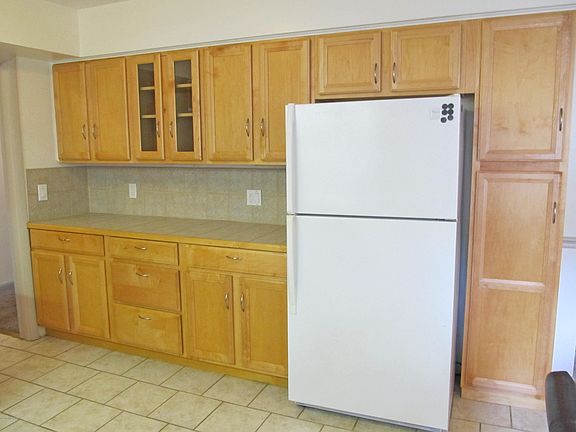 3rd image of 436 Oakhurst Ave
