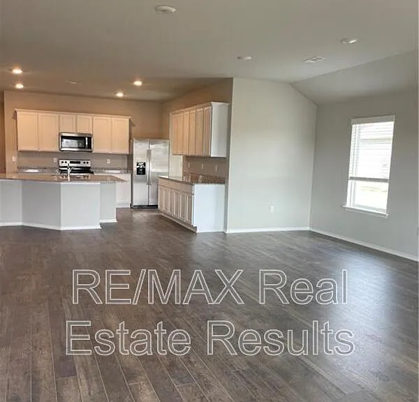 806 Comanche Dr — Photo 5