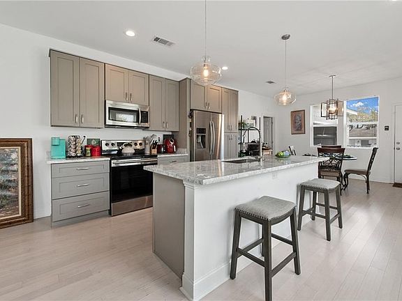 3rd image of 4409 Jeanne Marie Pl