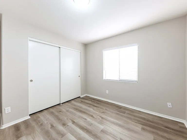 2310 E Morrow Dr — Photo 13