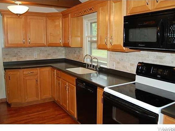 3rd image of 4320 Fairfield Dr