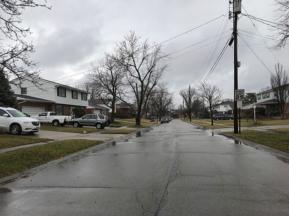 5th image of 221 Penfield Ln