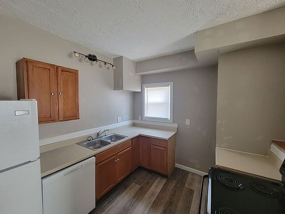 4th image of 8 N Miami St