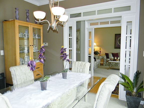 3rd image of 213 Moorehead Dr