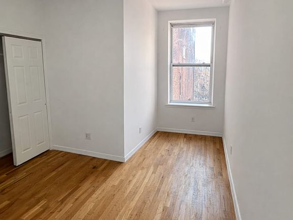 4th image of 1422 W Girard Ave #B