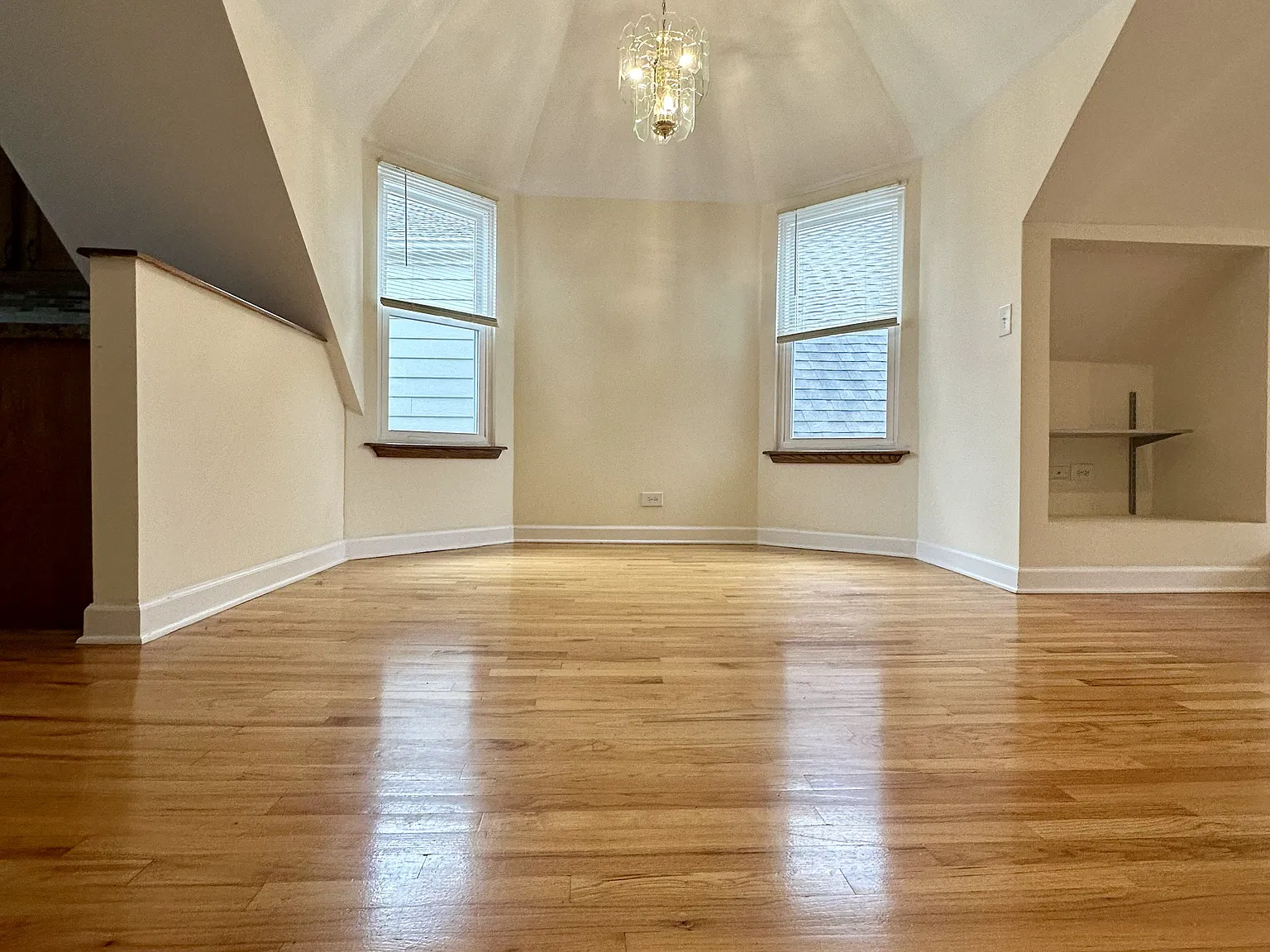 2 bed, 1000 sqft, $1,995 — Photo 2