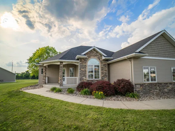 113 Centennial Dr, Huxley, IA 50124