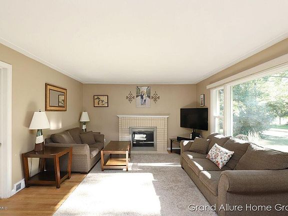 5th image of 2621 Lafayette Ave NE