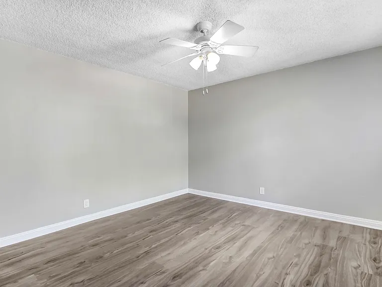 1336 W. Stoneridge Ct. — Photo 8