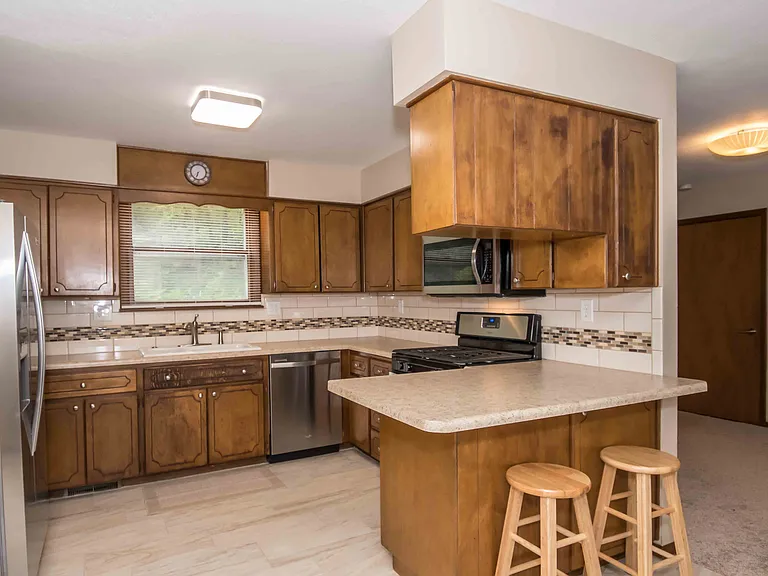 6813 Timmons Dr — Photo 7