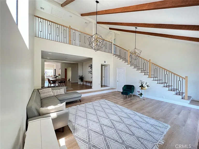 1432 N Catalina St — Photo 3