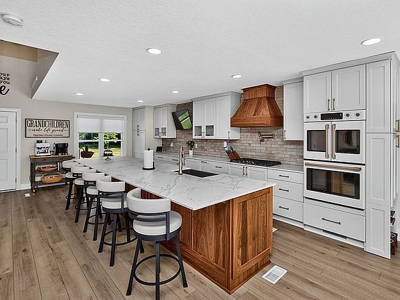 2nd image of 504 3rd Ave NW