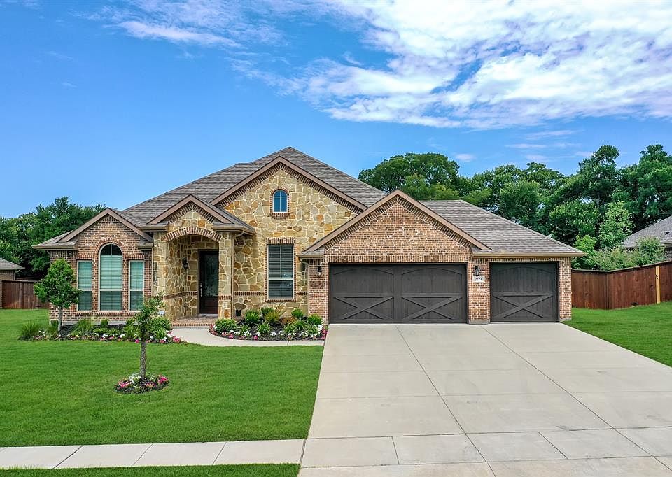 1st image of 2221 Fallbrooke Dr