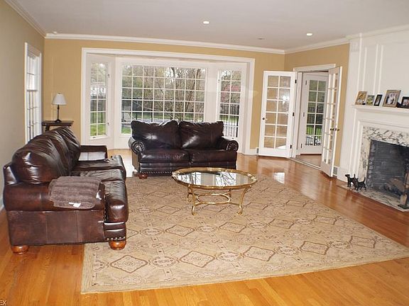 4th image of 22565 Shaker Blvd