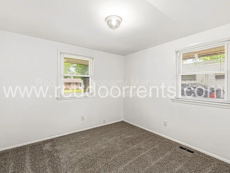 9949 Ellis Dr — Photo 12