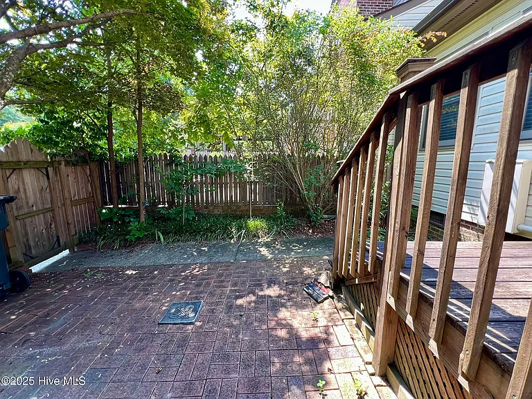 225 E New York Ave — Photo 32