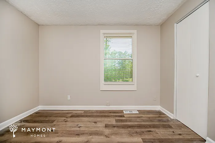 422 Hawthorne Cir — Photo 9