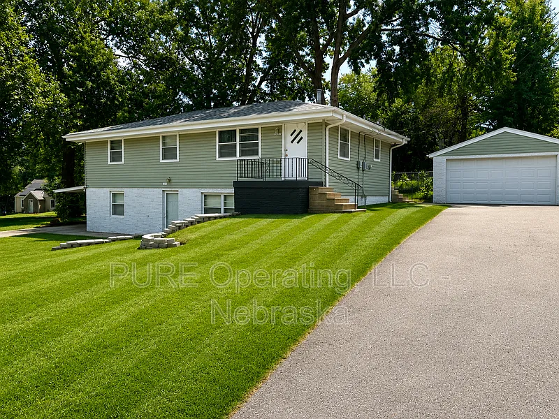 2 bed, 1072 sqft, $1,425 — Photo 2