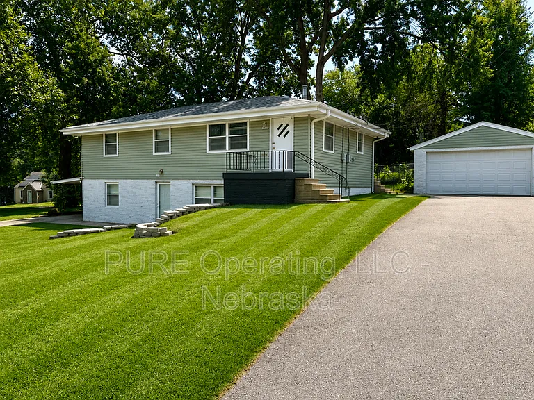 3607 Ernst St — Photo 2