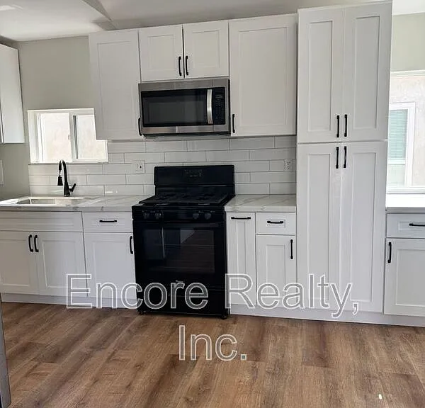 2776 Vista Way — Photo 3